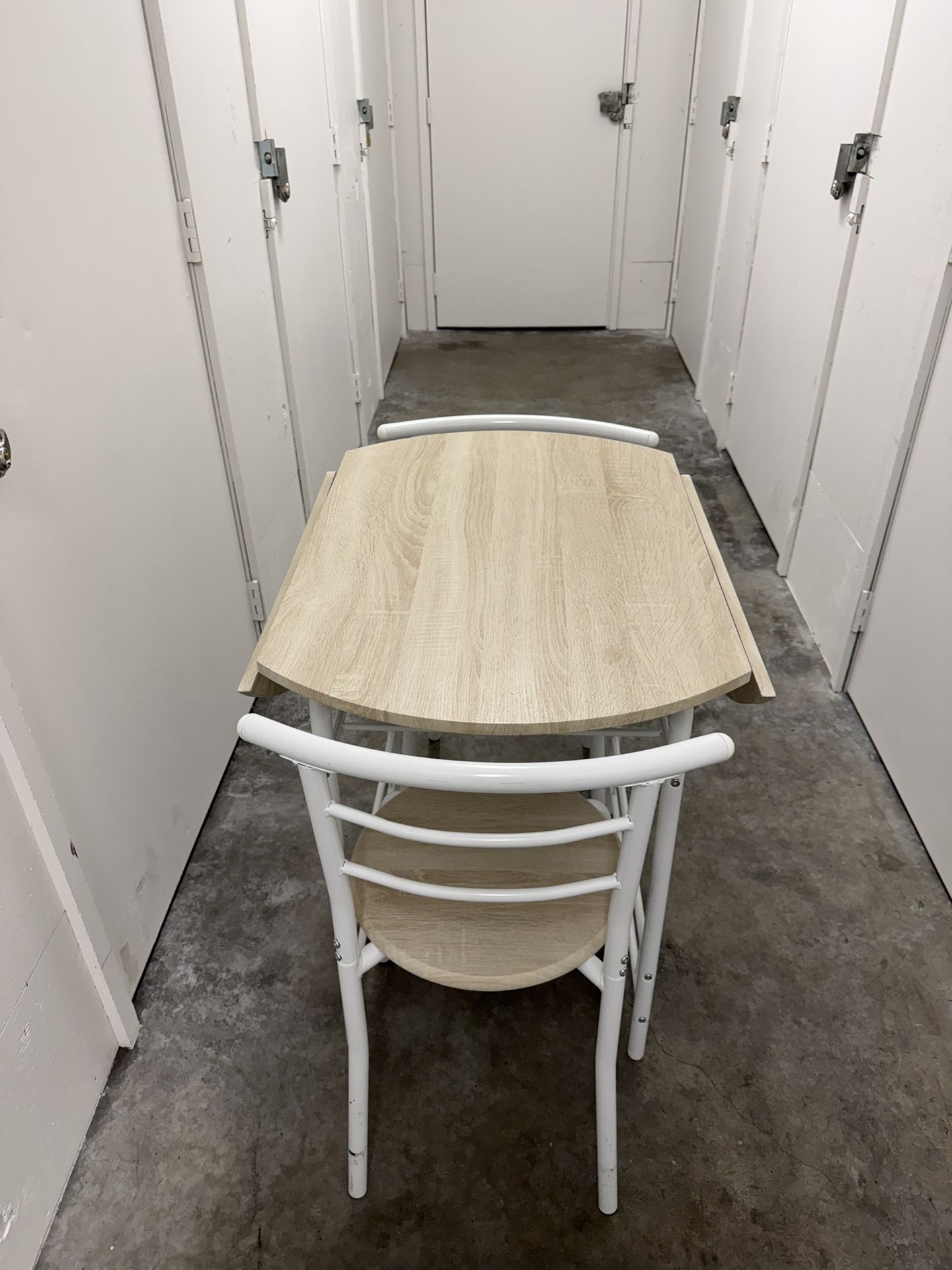 Small Space Table &2 Chairs