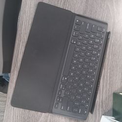 Logitech Slim Combo iPad Keyboard Case - Y-B0010