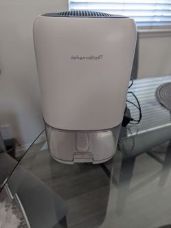 35 OZ Dehumidifier- BARELY USED