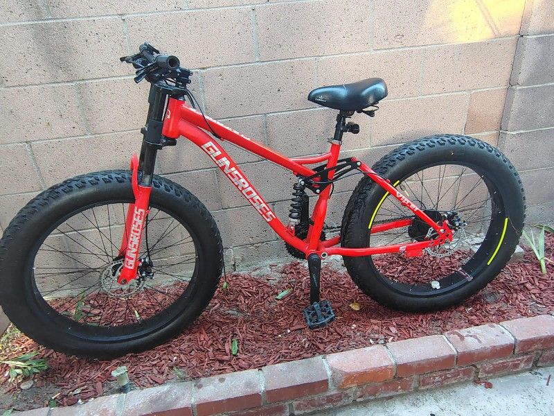 Red Guns N Roses Viper Mountain Bike 26"