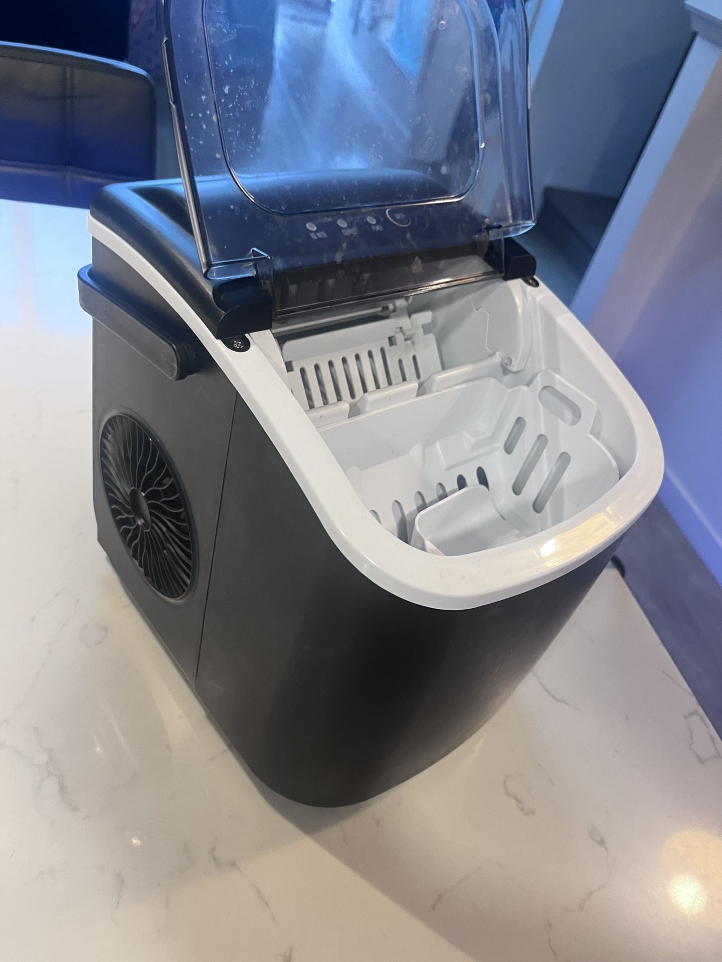 Amazing Ice Maker - Counter Top