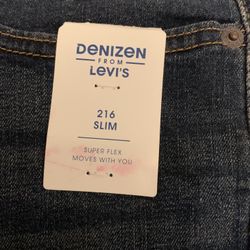 Levi’s Size 33x32  Color Blue