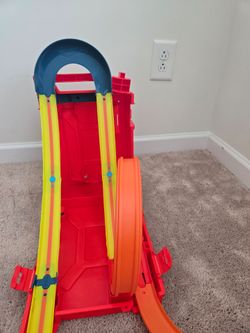 Hot wheels track builder