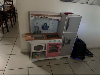Play kitchen