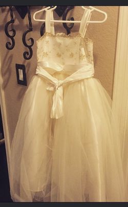 Flower girl dress size 3- 4 yrs old