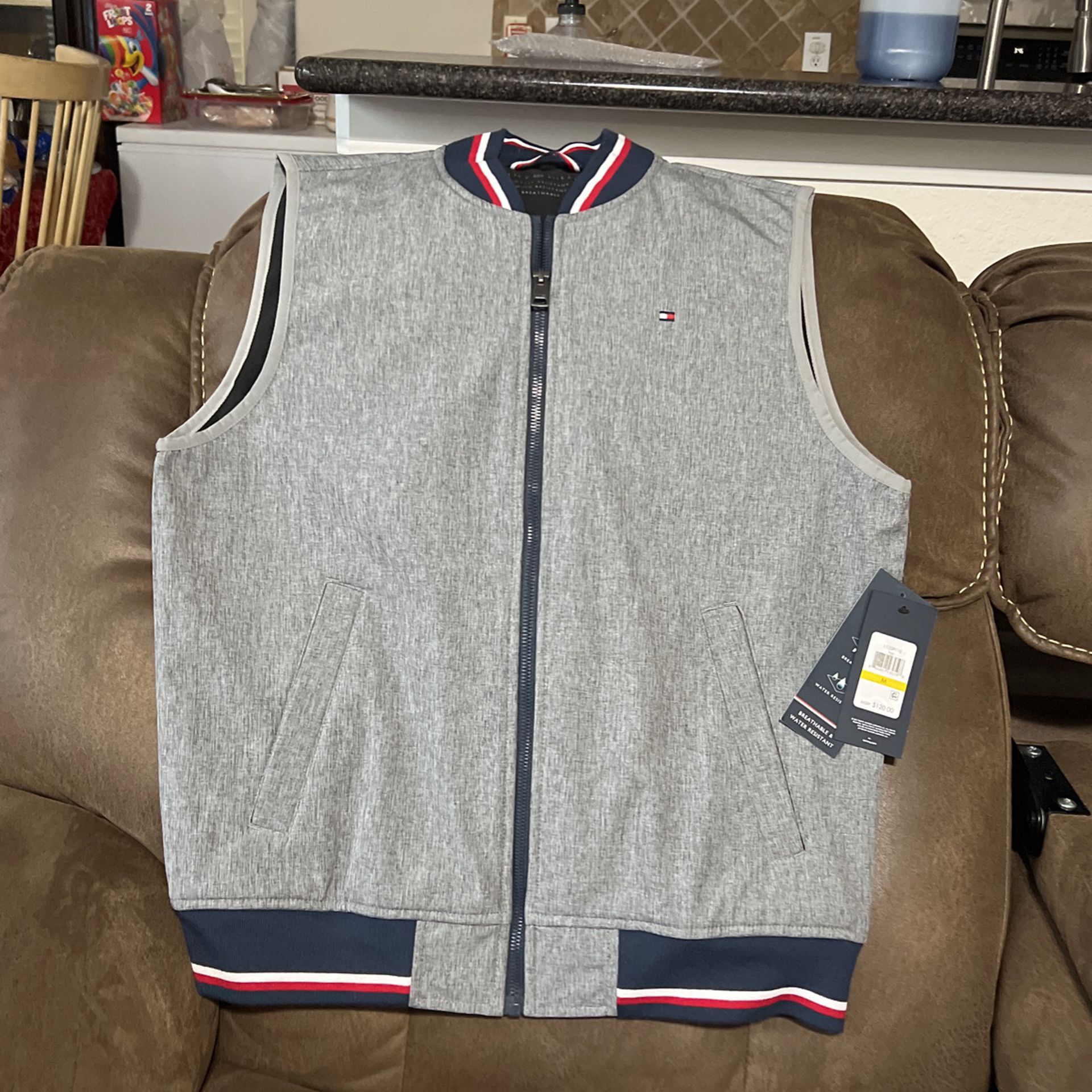 Tommy Hilfiger Size Medium Mens Full Zip water Resistant Wind Resistant Breathable Fleece Vest Sleeveless Jacket