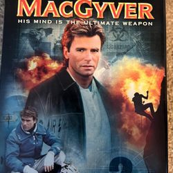 MacGyver Season 2 Boxed Set (DVDs)