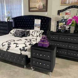 Alzire Black Bedroom Set
Furniture of America$10 Down Payment And Financing Available