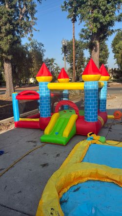 Castle Jumper w/ Enclosed Bullpen