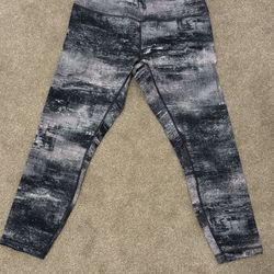 Lululemon women’s size 12 like new leggings