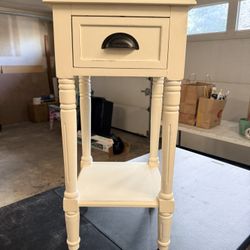 Small End Table In White 