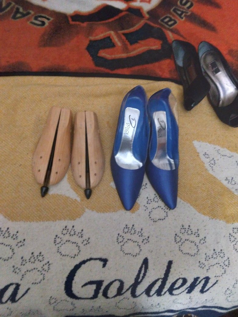 I Have A Pair Of Women Dress Shoes  D Dolce  Size 8