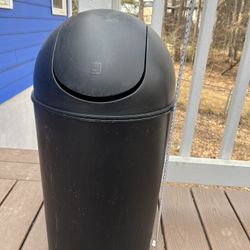Kitchen Trash Can  10 Gallon