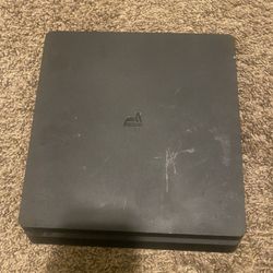 PS4 Slim 
