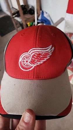 NHL Redwings hat.