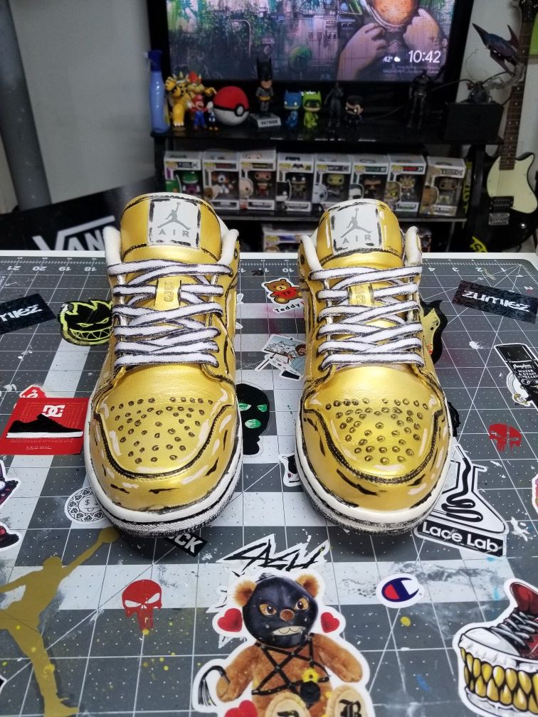 Custom jordan 1 comic style size 9.5