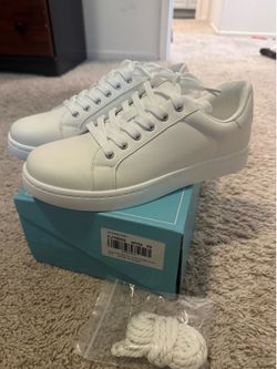 Casual sneakers