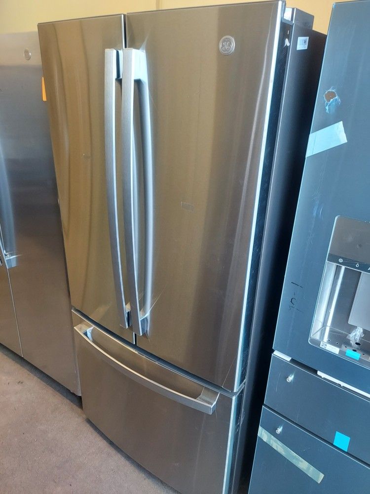 GE 33" French Door Refrigerator (Stainless Steel)