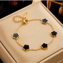 Clover Charm Bracelet Black Dangle Adjustable Floral Black and Gold 