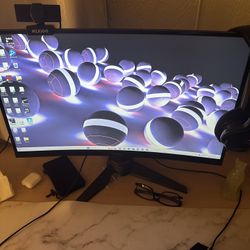 Curved Gaming Monitor 