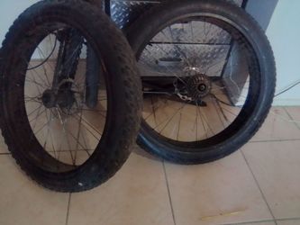 Heybike and scooters some tires missing and throttle but they all run. Best offer lmk