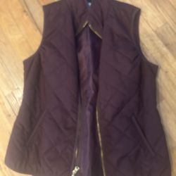 Old Navy burgundy quilted vest Size Medium 