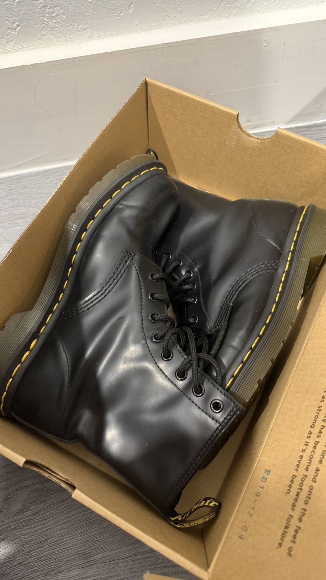 Dr Martens Boots Women’s Size 8 Black