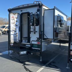 2025 Arctic Fox 990 Truck Camper 