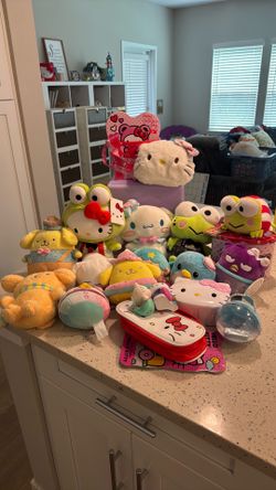 Sanrio Hello Kitty Plush and Accessories Bundle