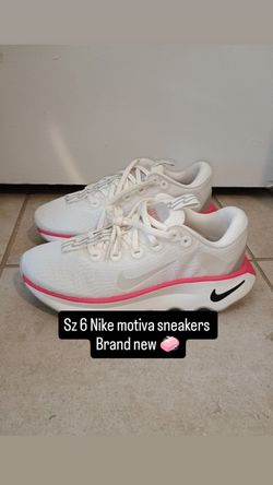 Sz 6 Nike sneakers brand new never used