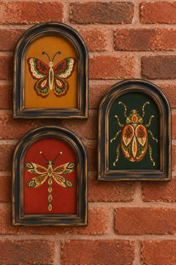 NWT 5x7 set of 3 Vintage Inspired bugs frame