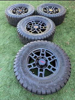 Trd style Tacoma 4Runner 33x12.50r17 wheels and tires