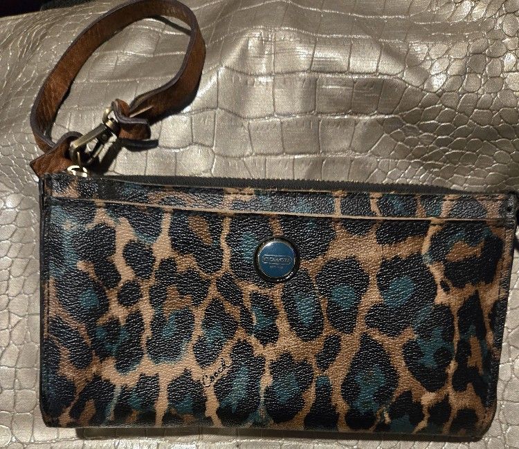 Coach Jade Leapard Wallet /wristlet