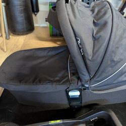 Nuna Pippa Bassinet And Stroller