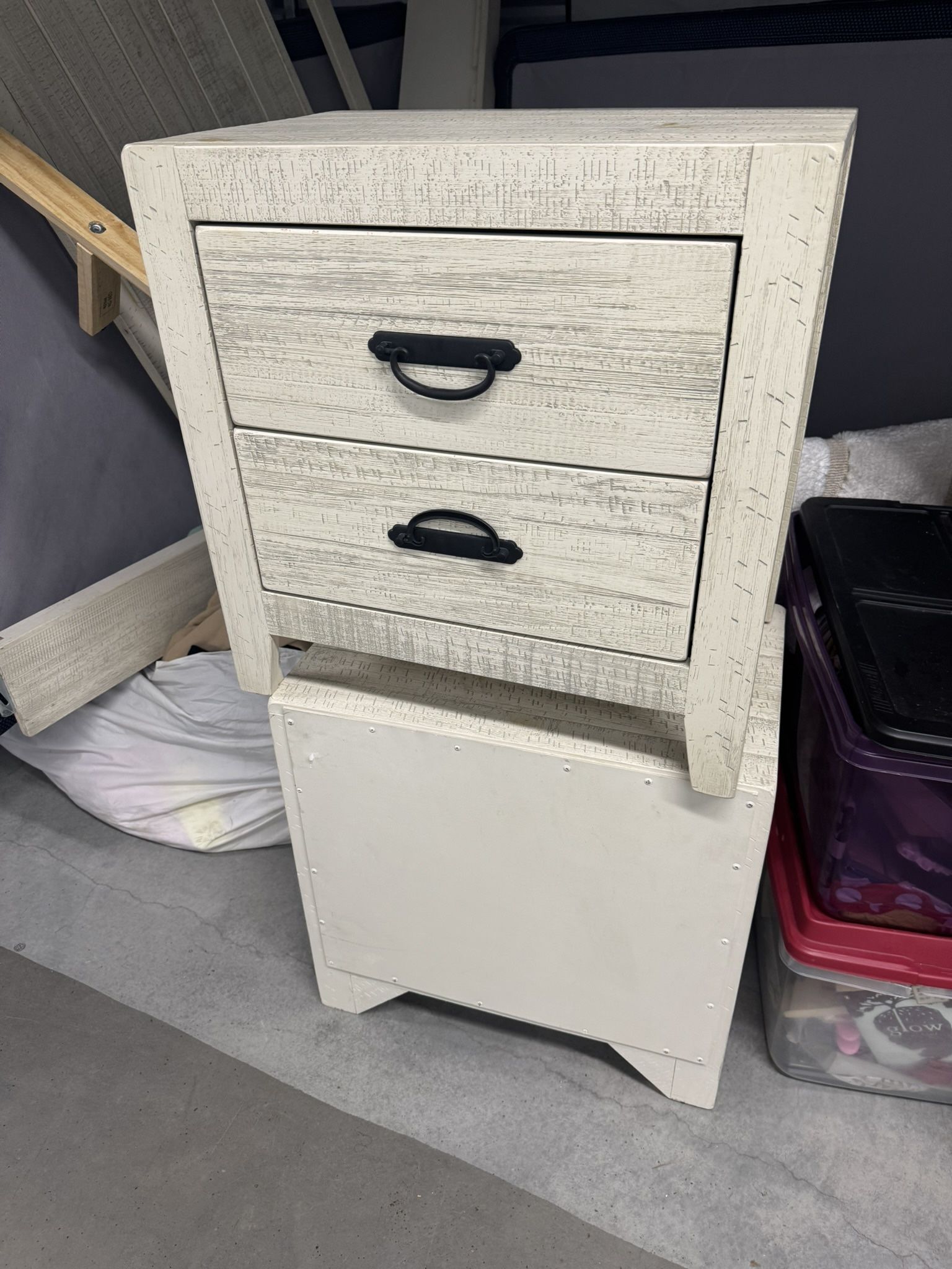 Queen Size Bed+ Frame + Side Tables+ Lamps