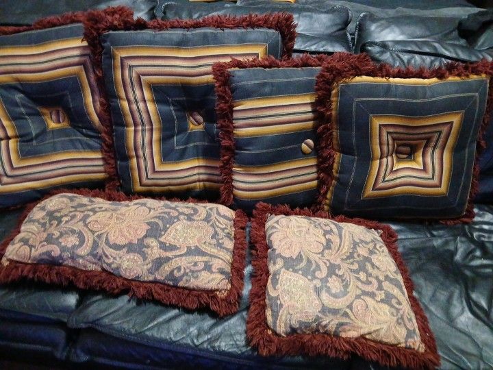 6 Soft Pillows for sale