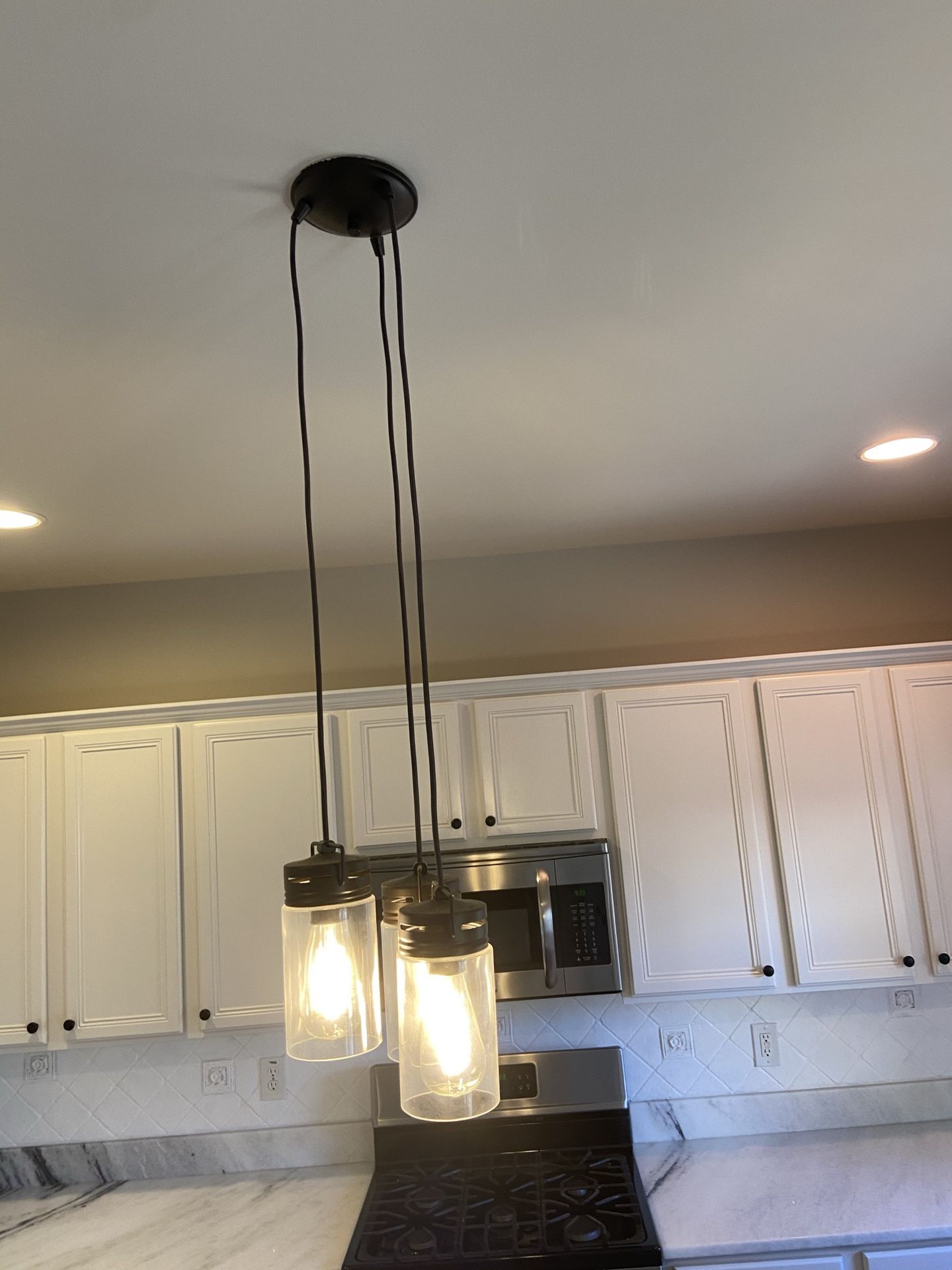 Multi/3 pendant lighting fixture. In Excellent Condition
