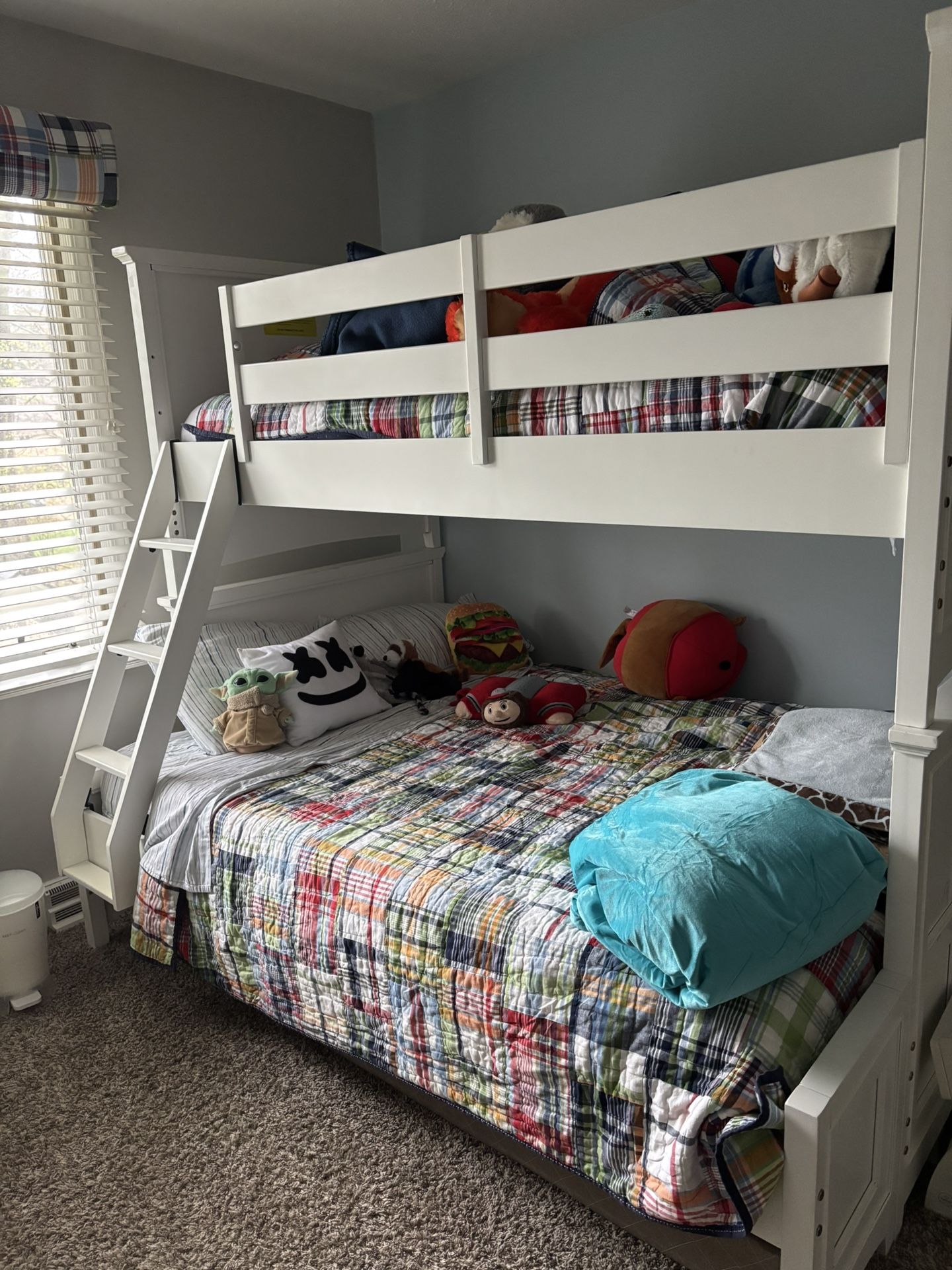 Full/twin bunk bed