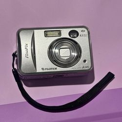 Fujifilm FinePix A345 4.1MP Digital Camera Silver Compact Powers On Untested

