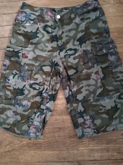 camouflage cargo shorts M