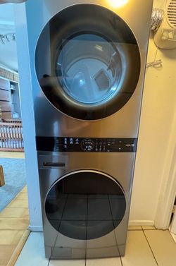 LG WashTower WKE100HVA Washer & Electric Dryer (Like New)