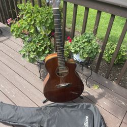 Breedlove Concert Acoustic  Electric Guitar
