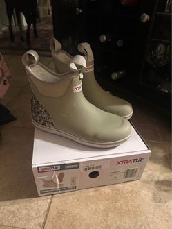 women’s fleece lined xtratufs
