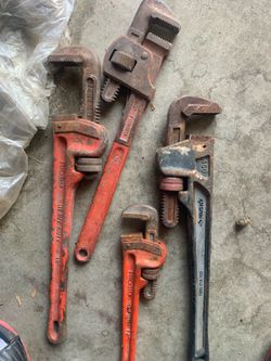 Pipe wrenches
