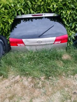Hach Back To 2004 Toyota Seinna