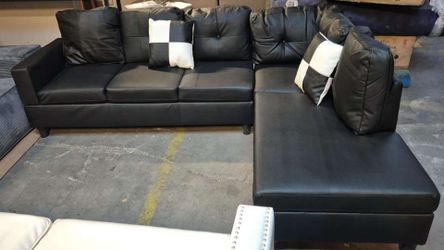 BRAND NEW SECTIONAL COUCH SET