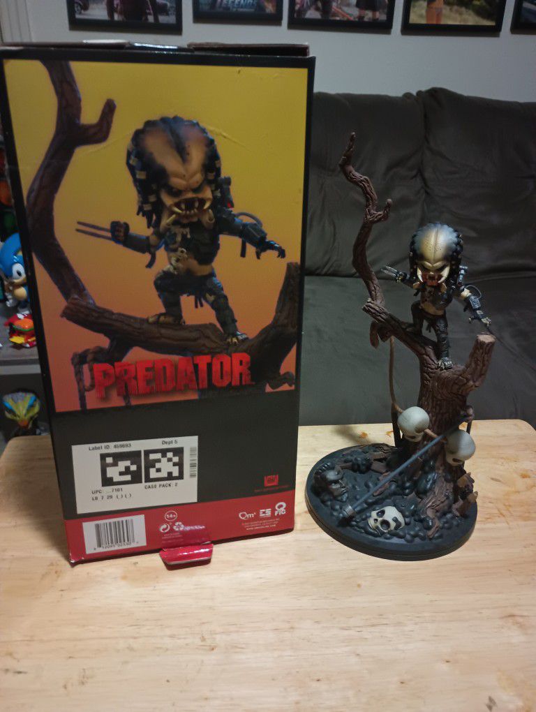 Predator Statue New In Box