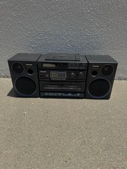 Panasonic RX-DT680 AM/FM/CASSETTE/CD Stereo Boombox - Please Read