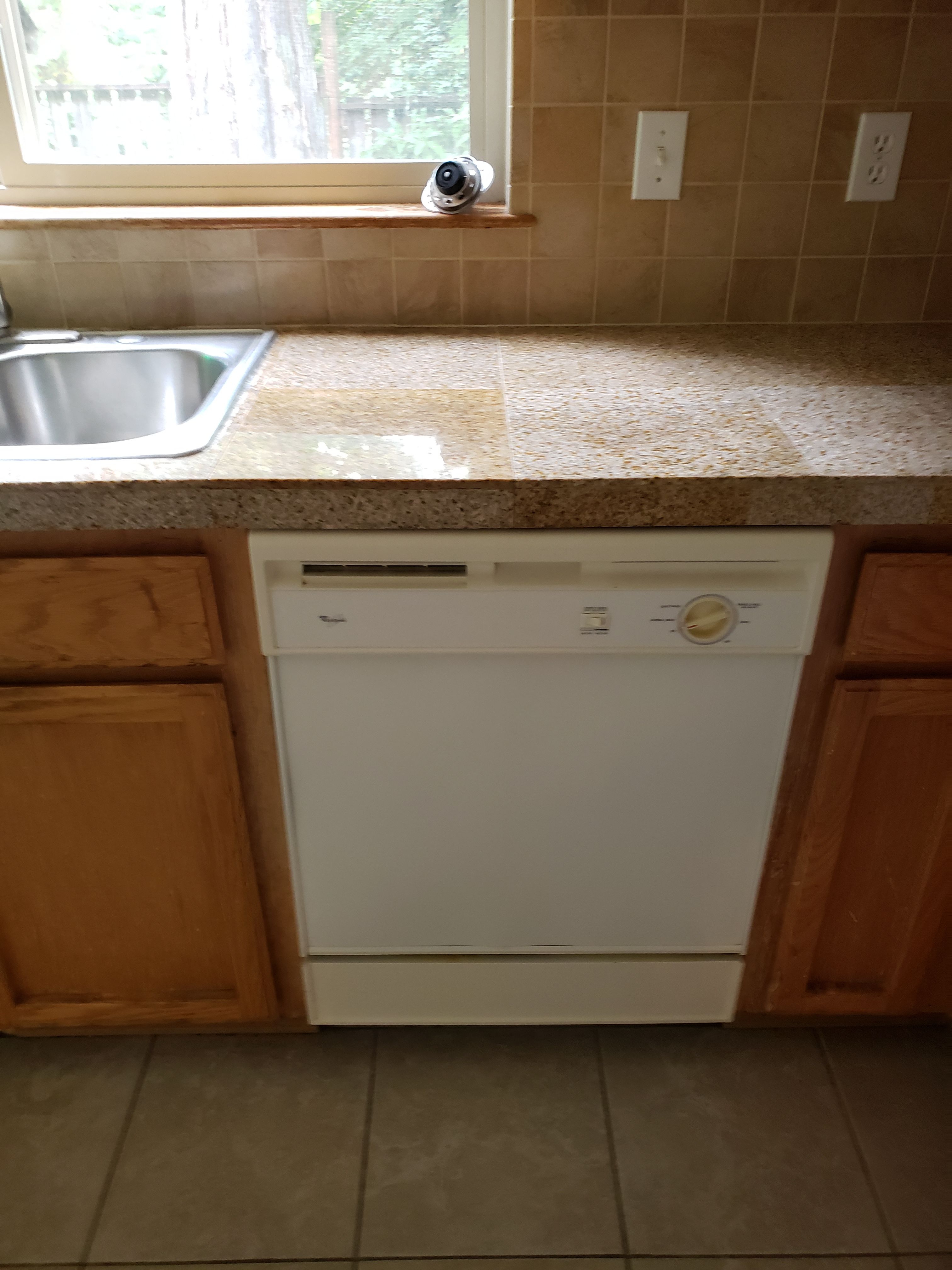 Whirlpool Dishwasher, good working condition