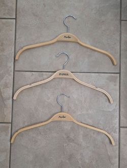 100 wood top hangers $20